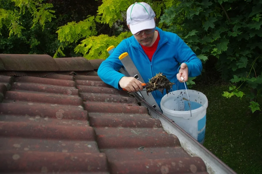Experienced Gutter Cleaning Service Oakland, CA